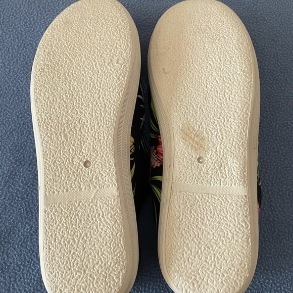 Floral print sneakers - Picture 2 of 8